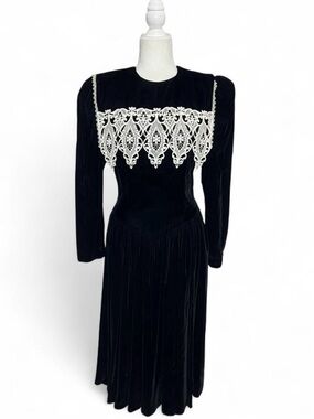 Vintage Jessica McClintock Gunne Sax long sleeve black velvet dress